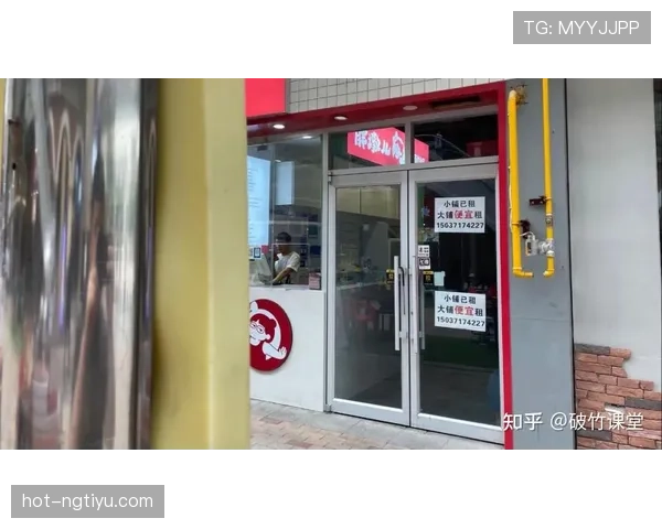 贾一凡随手一张外卖照就把我打回原形，那包装比我衣柜贵